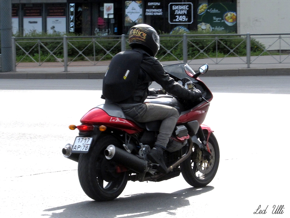 1717 ар 78, Moto Guzzi V11 