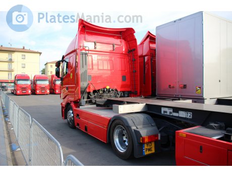 Y13 PME, Iveco Stralis