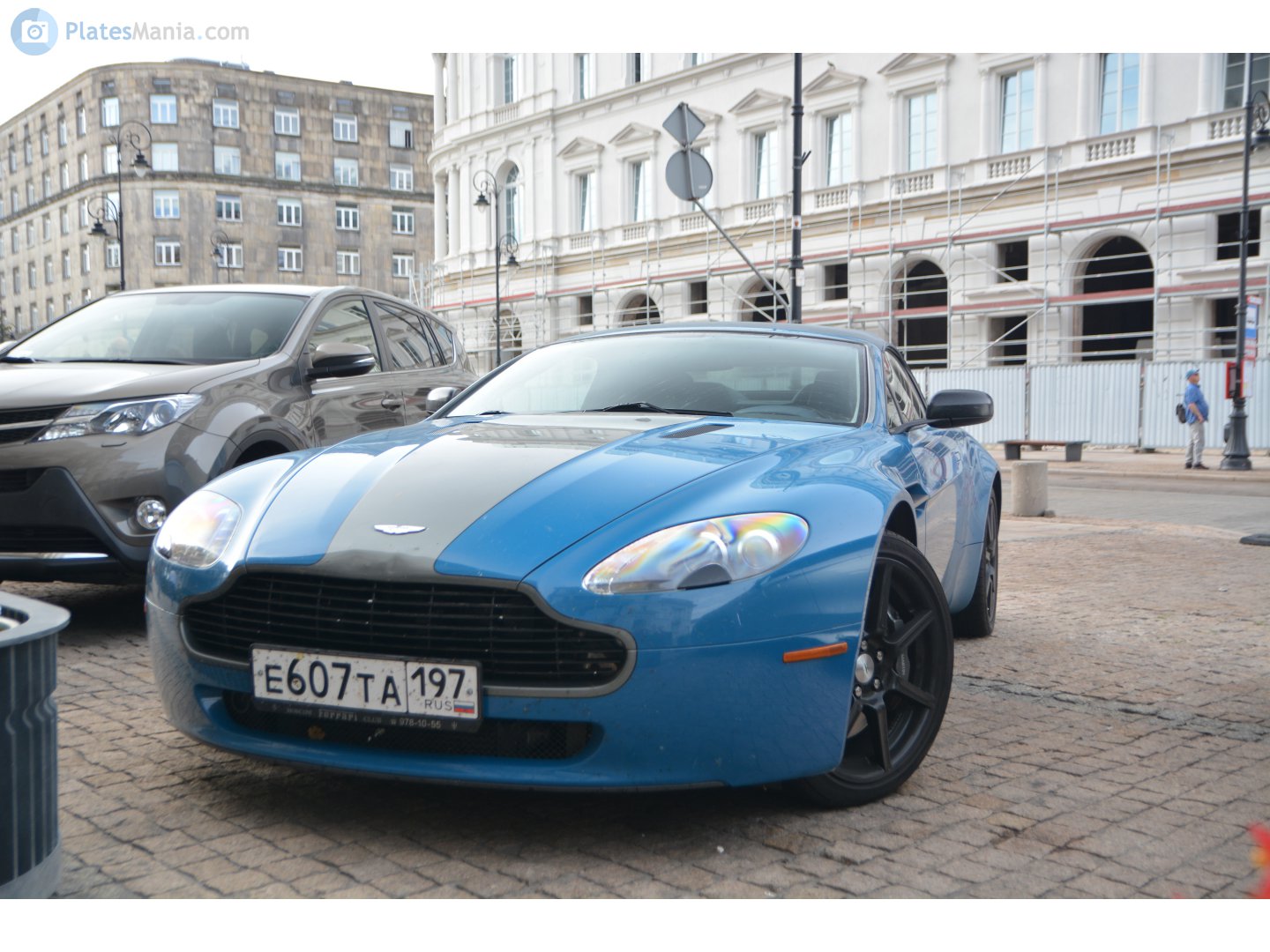 е 607 та 197, Aston Martin V8 Vantage 