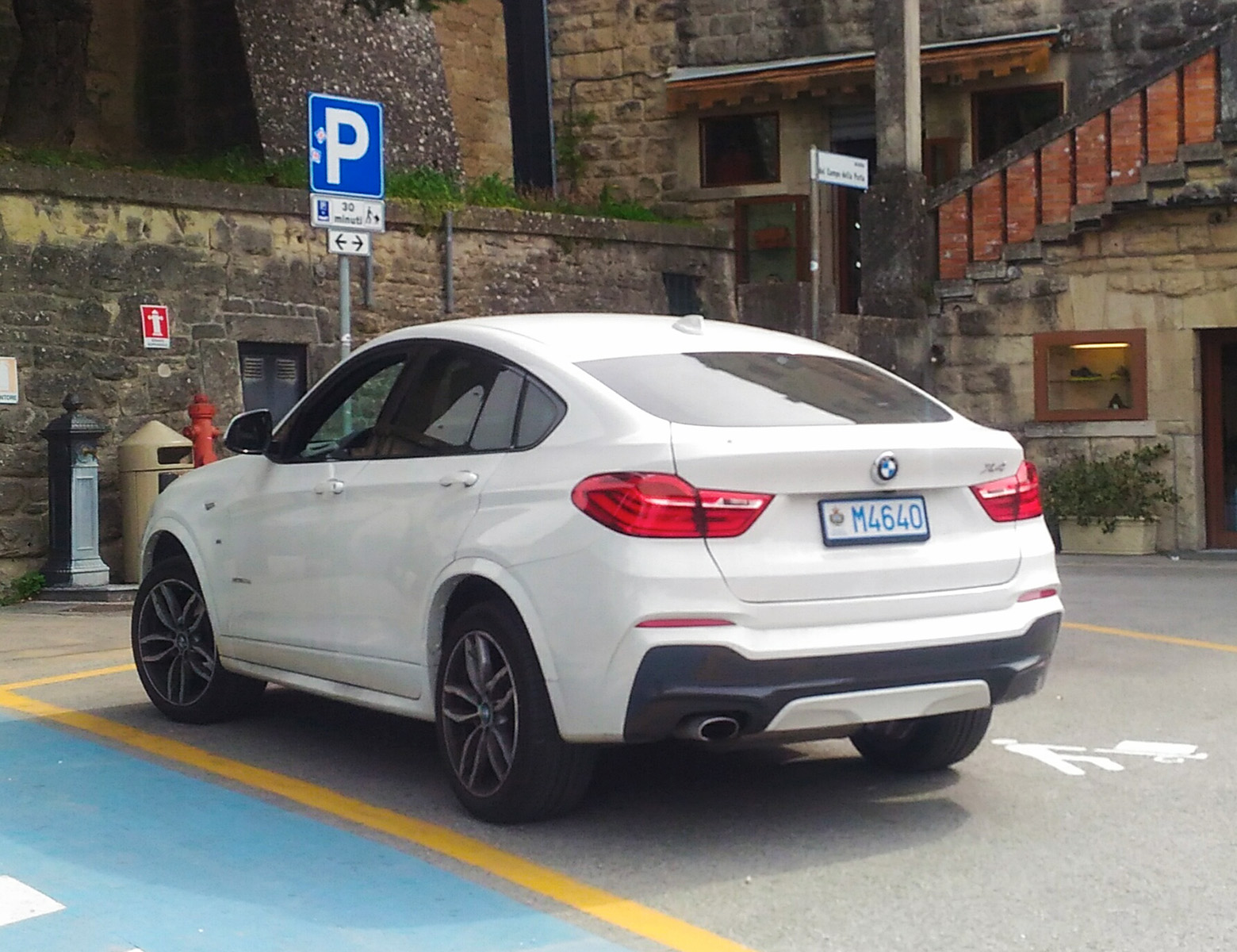 M4640, BMW X4 1st gen (F26), 2014–2018