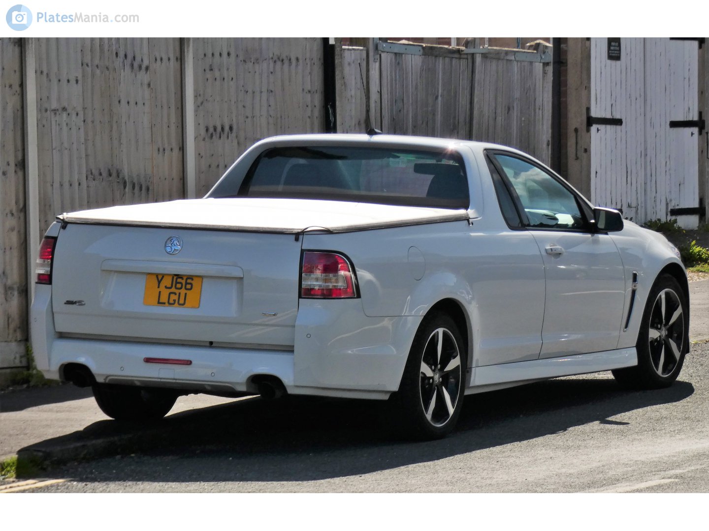 YJ66LGU, Holden Ute 8th gen (VE/VF), 2007–2017