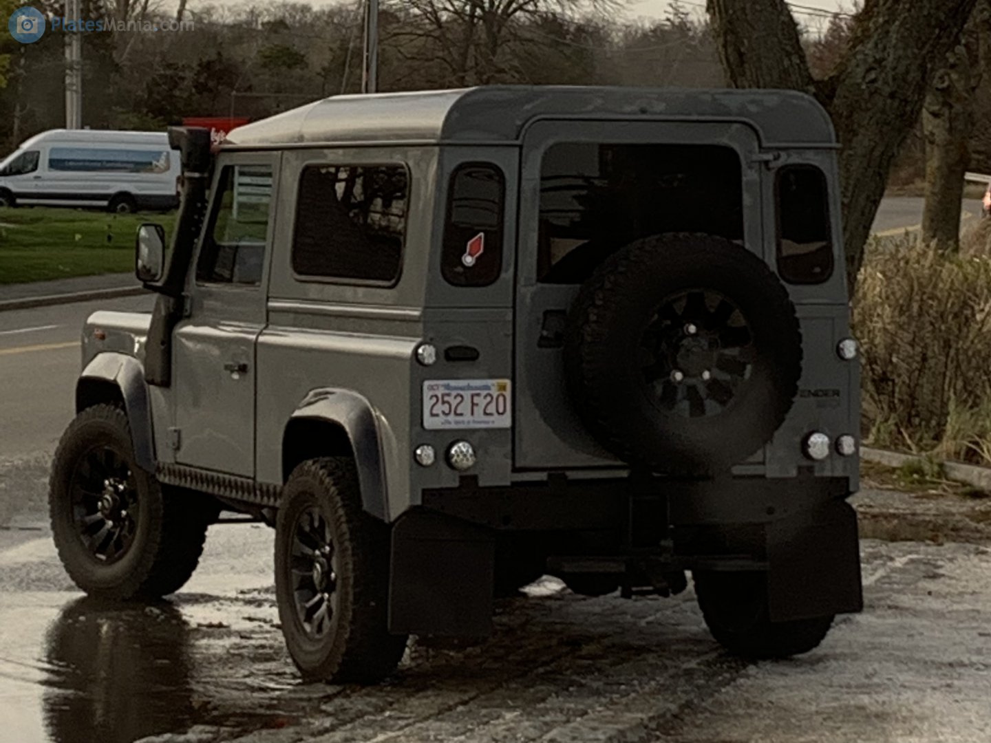 252 F20, Land Rover Defender 1st gen 90