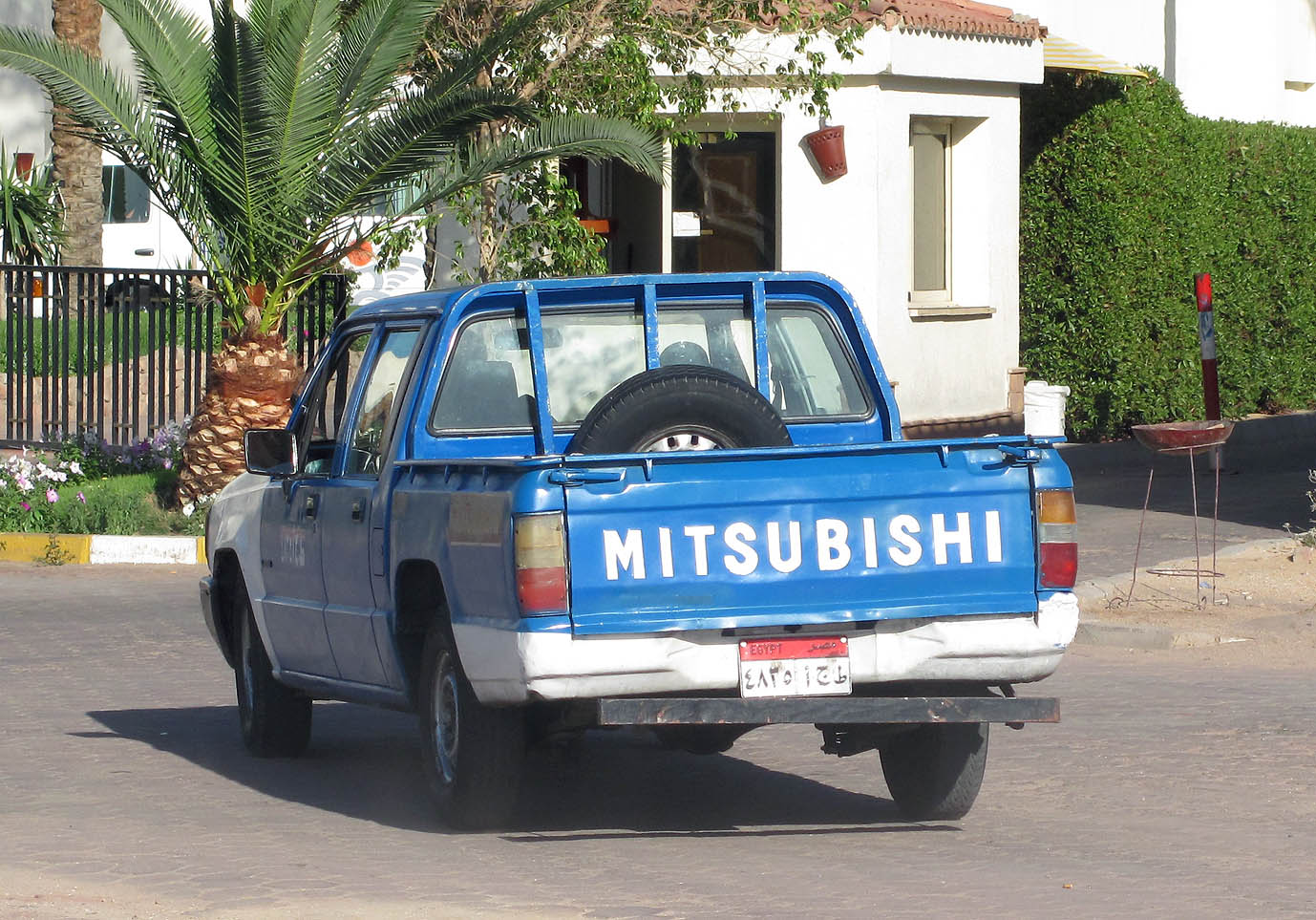 ٤٨٣٥ أجط, Mitsubishi L200 2nd gen (K00/K10/K20/K30), 1986–1996 (–2007 for BR-market)