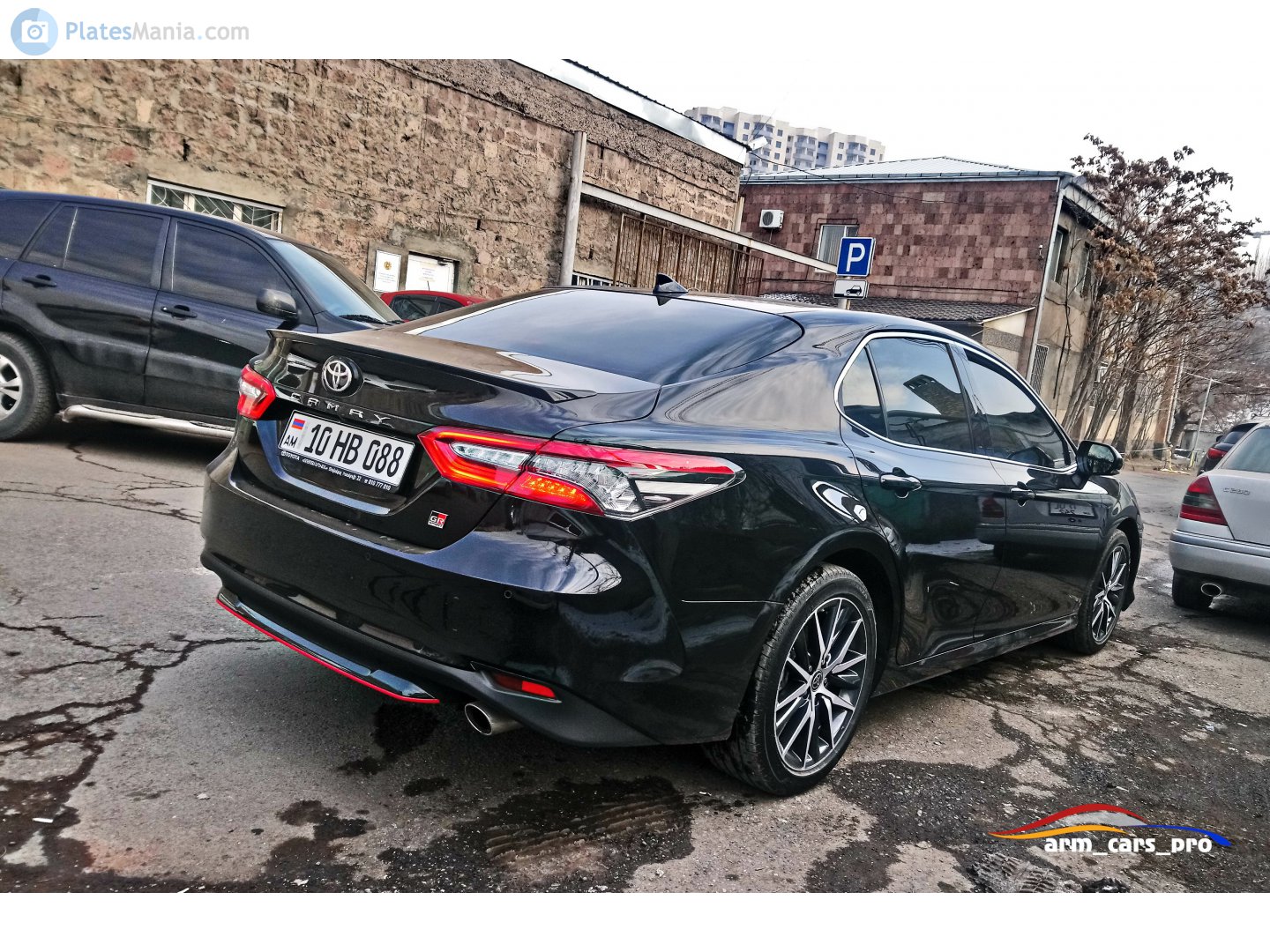 10 HB 088, Toyota Camry 8th gen (XV70), 2017–