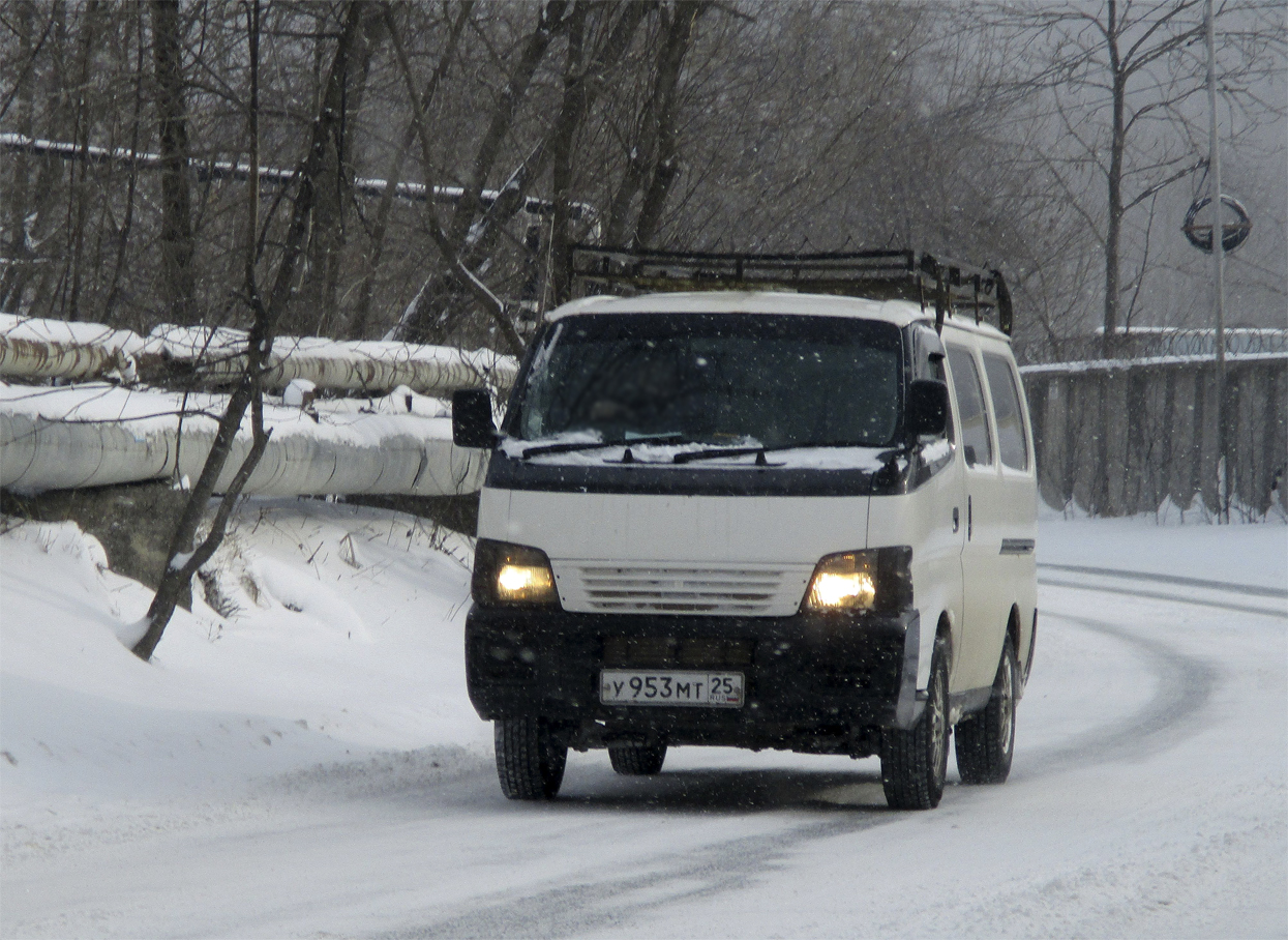 у 953 мт 25, Isuzu Como 1st gen (E25), 2001–2012