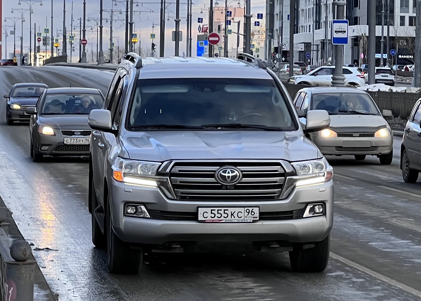 с 555 кс 96, Toyota Land Cruiser 200 (J200), 2nd facelift, 2015–2021