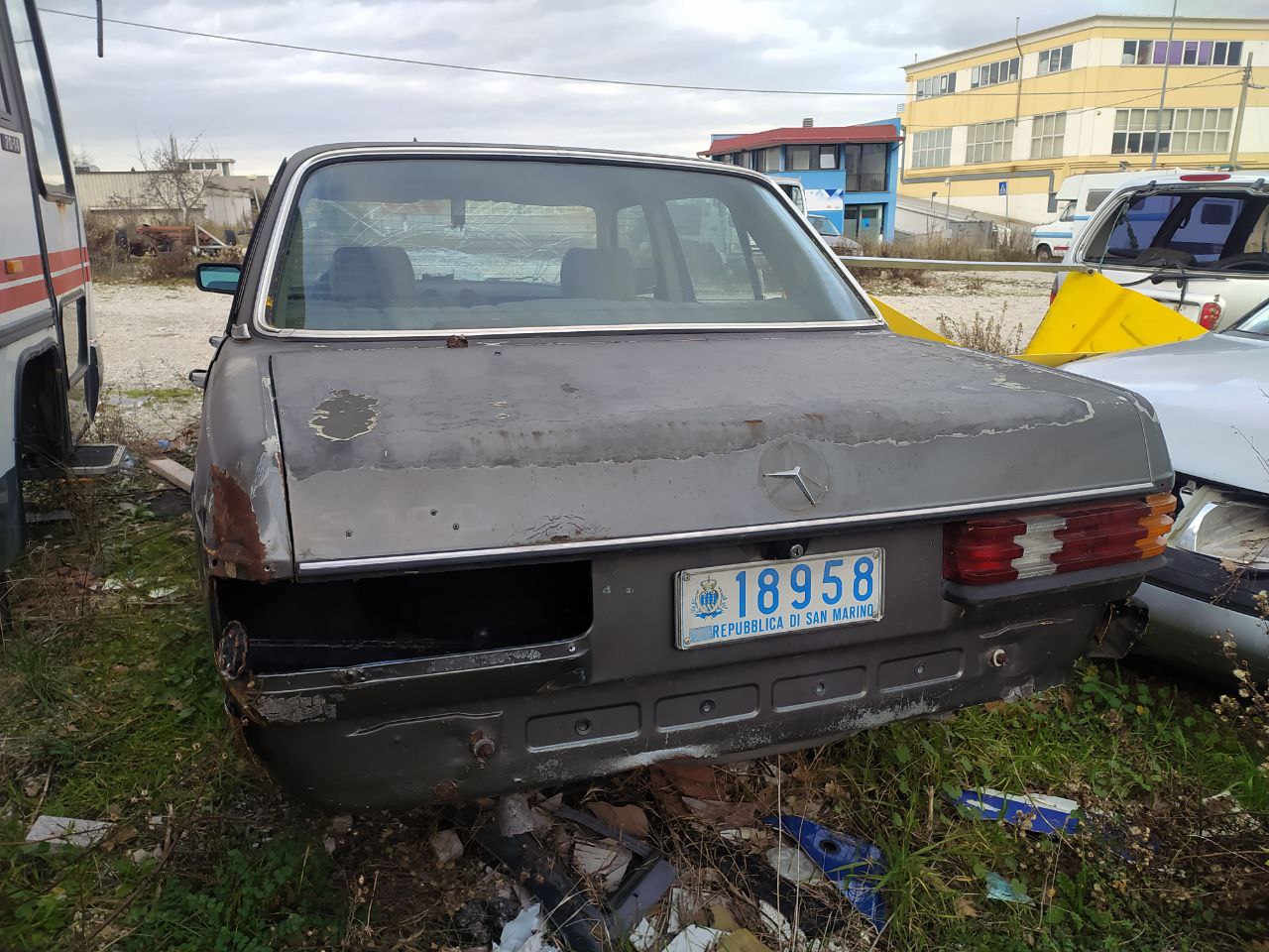 18958, Mercedes-Benz E-Klasse 200–300 Sedan (W123), 1975­–1986