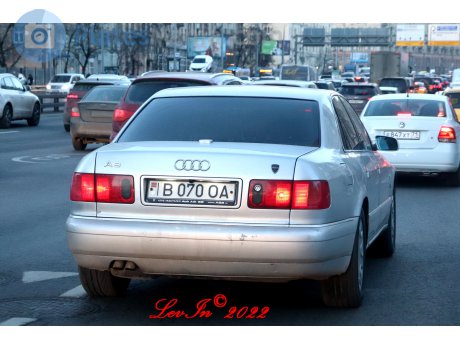 B 070 OA, Audi A8