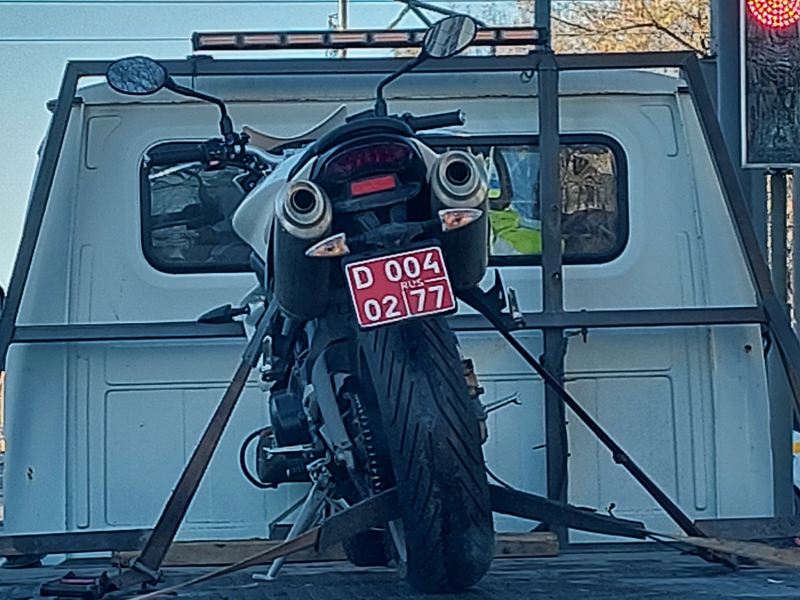 D 004 02 77, Triumph Motorcycles Street Triple 2nd gen, 2011–2012