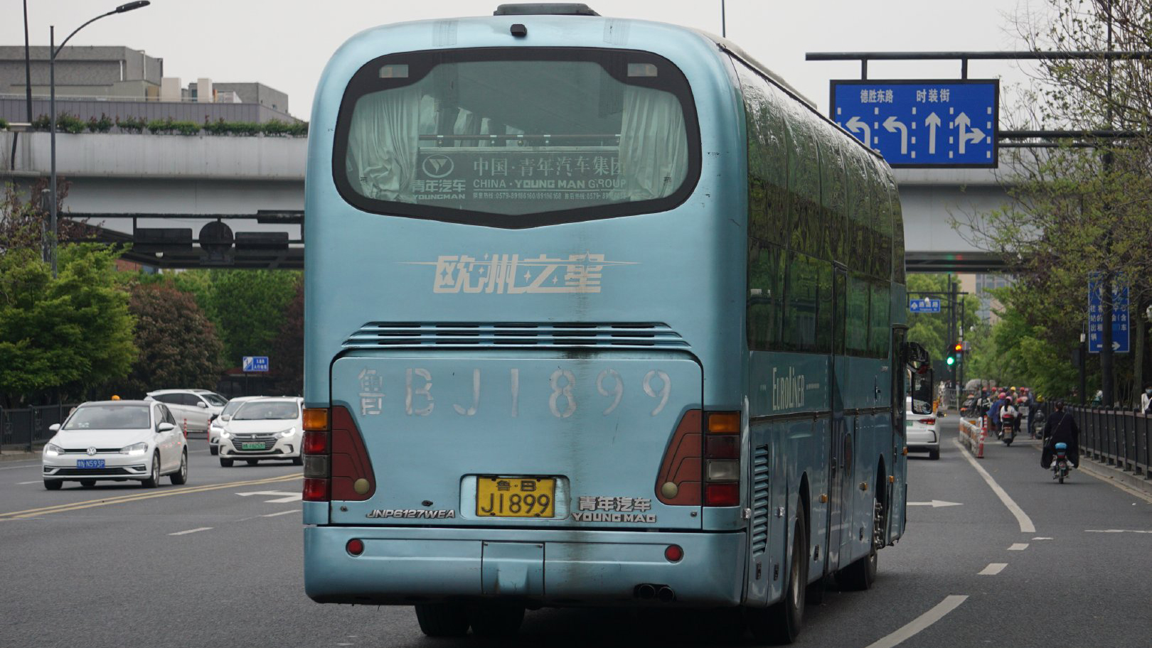 鲁B·J1899, Youngman JNP6127 