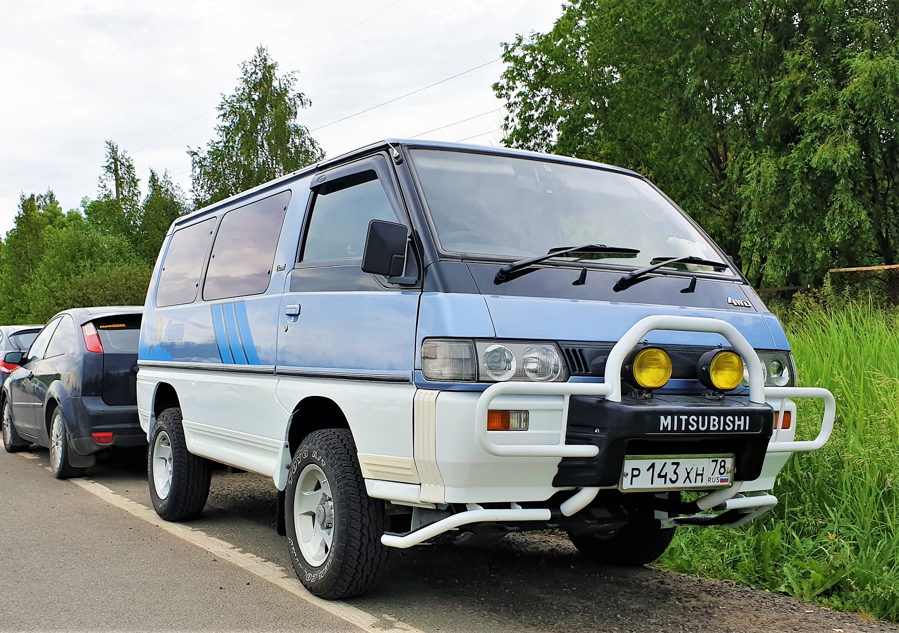 р 143 хн 78, Mitsubishi Delica 3rd gen Star Wagon, 1st facelift, 1990–1999