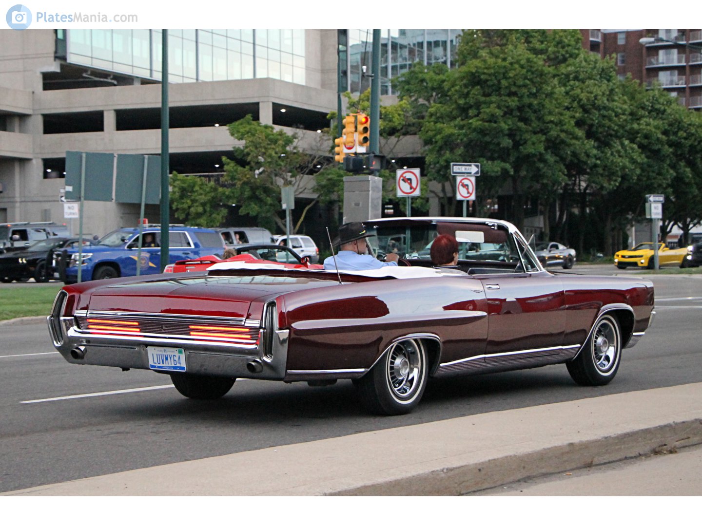 LUVMY64, Pontiac Bonneville 3rd gen 1964 2-door Convertible (2867; B-body), 3rd facelift, 1963–1964