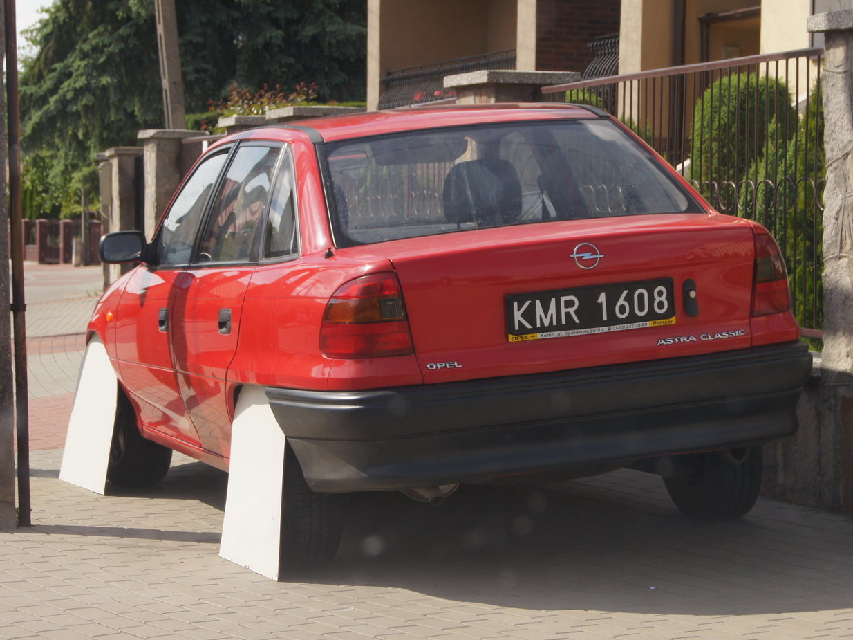 KMR 1608, Opel Astra 1st gen Sedan (F; T92), 1992–1998 (–2002 for Eastern Europe)