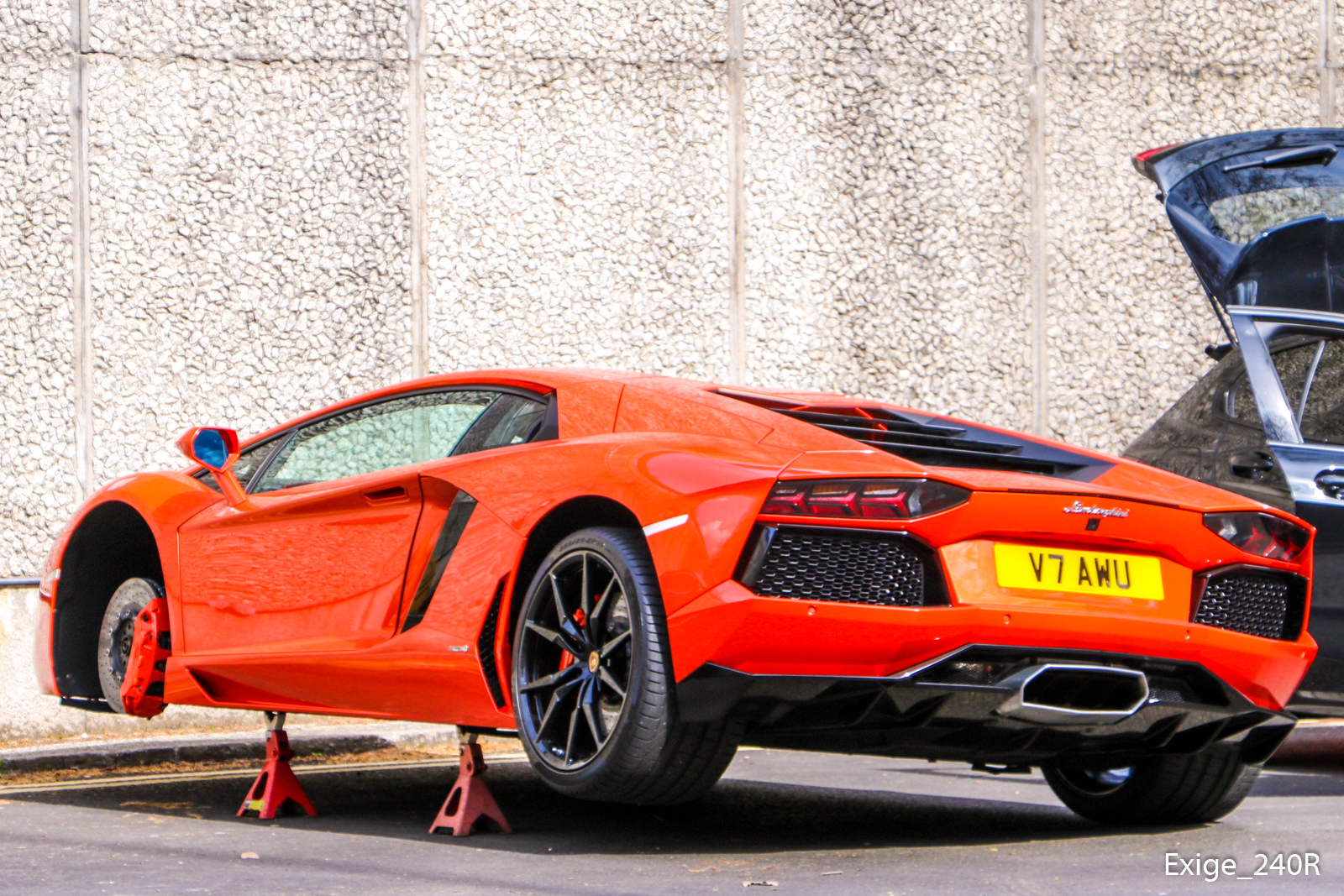 V7AWU, Lamborghini Aventador LP700-4, 2011–2016