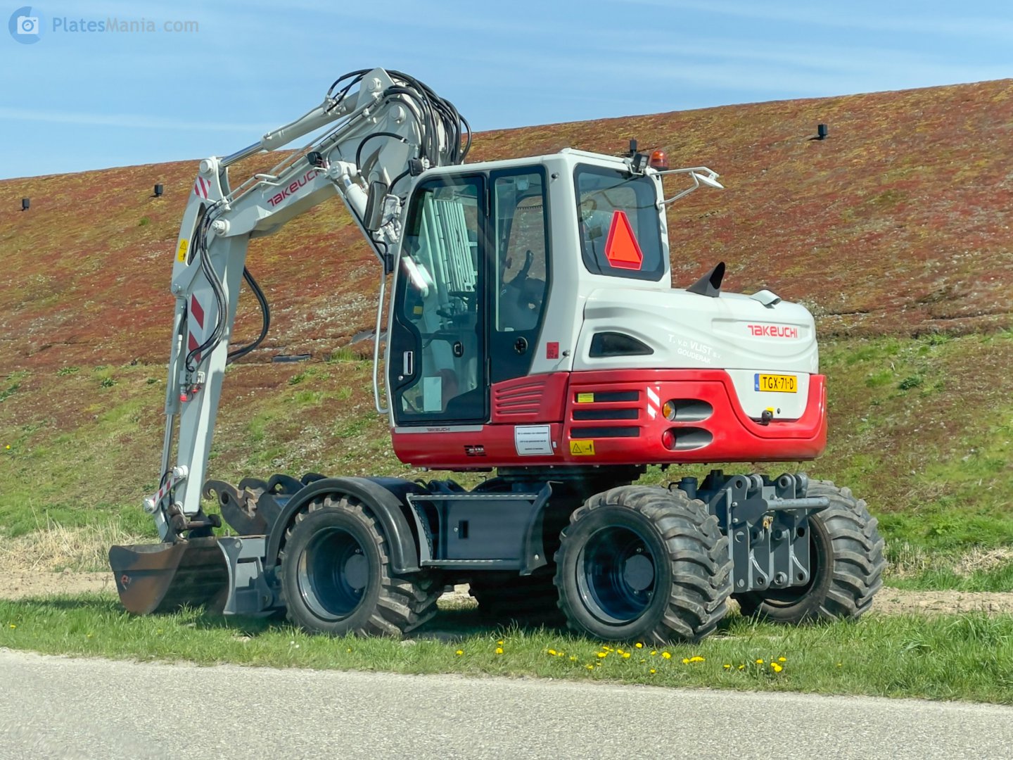 TGX-71-D, Takeuchi MFG Company TB-Series 