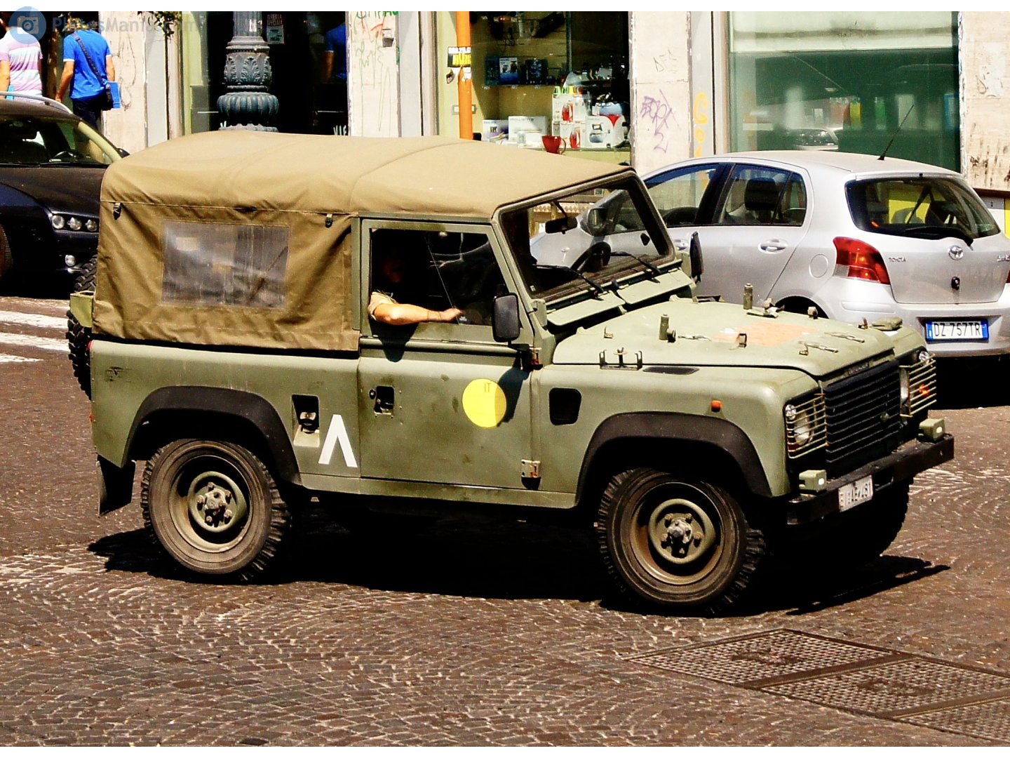 EI AE 481, Land Rover Defender 