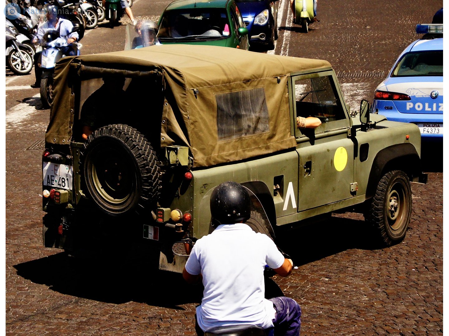 EI AE 481, Land Rover Defender 