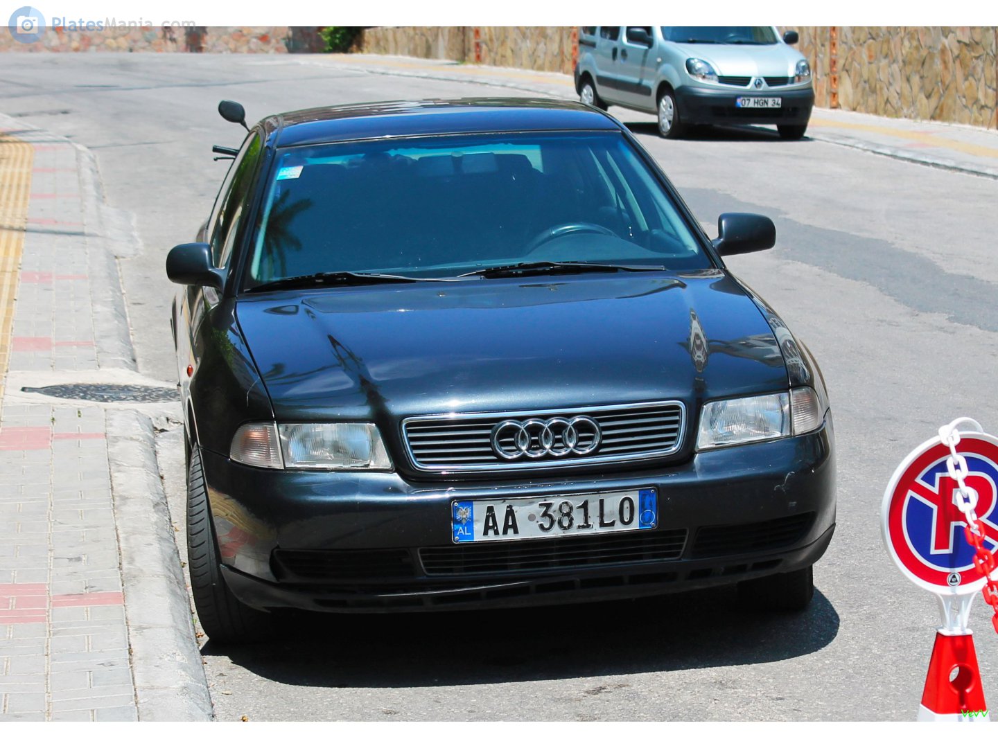 AA 381 LO, Audi A4 1st gen Sedan (B5/8D2), 1994–2000