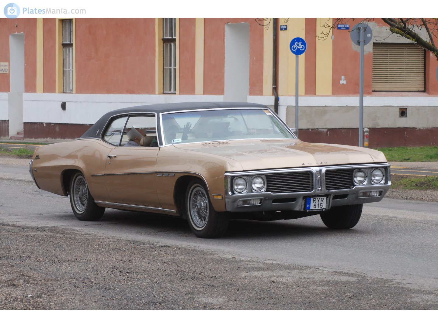 RYR-615, Buick LeSabre 3rd gen 1970 2-door Hardtop (45237/45437; B-body), 5th facelift, 1969–1970