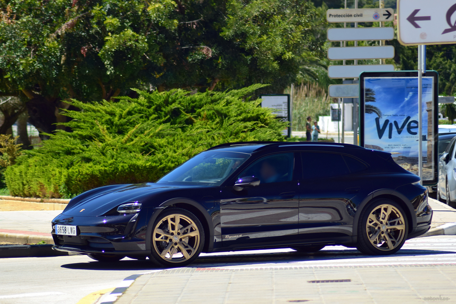 3658 LWG, Porsche Taycan 1st gen Cross Turismo (9J1), 2021–2024