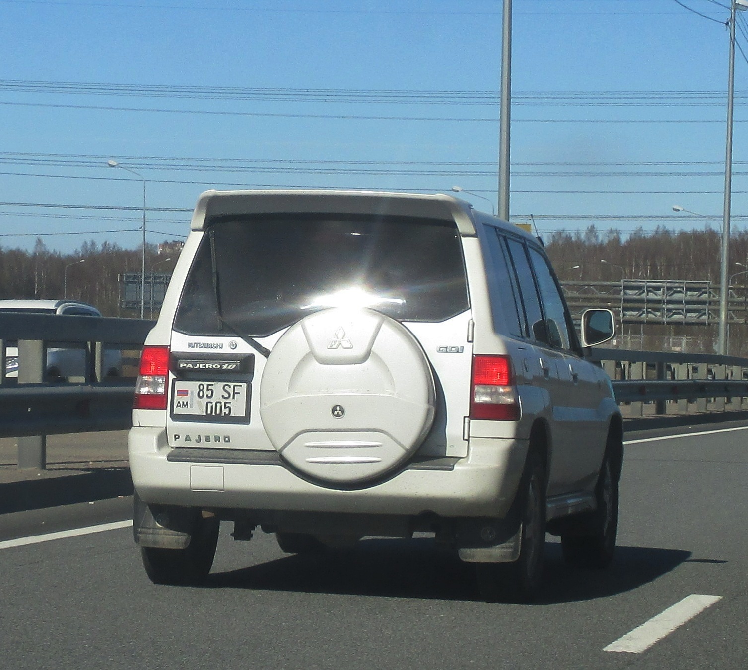 85 SF 005, Mitsubishi Pajero iO 1st gen 5-door SUV (H70W), 1998–2007