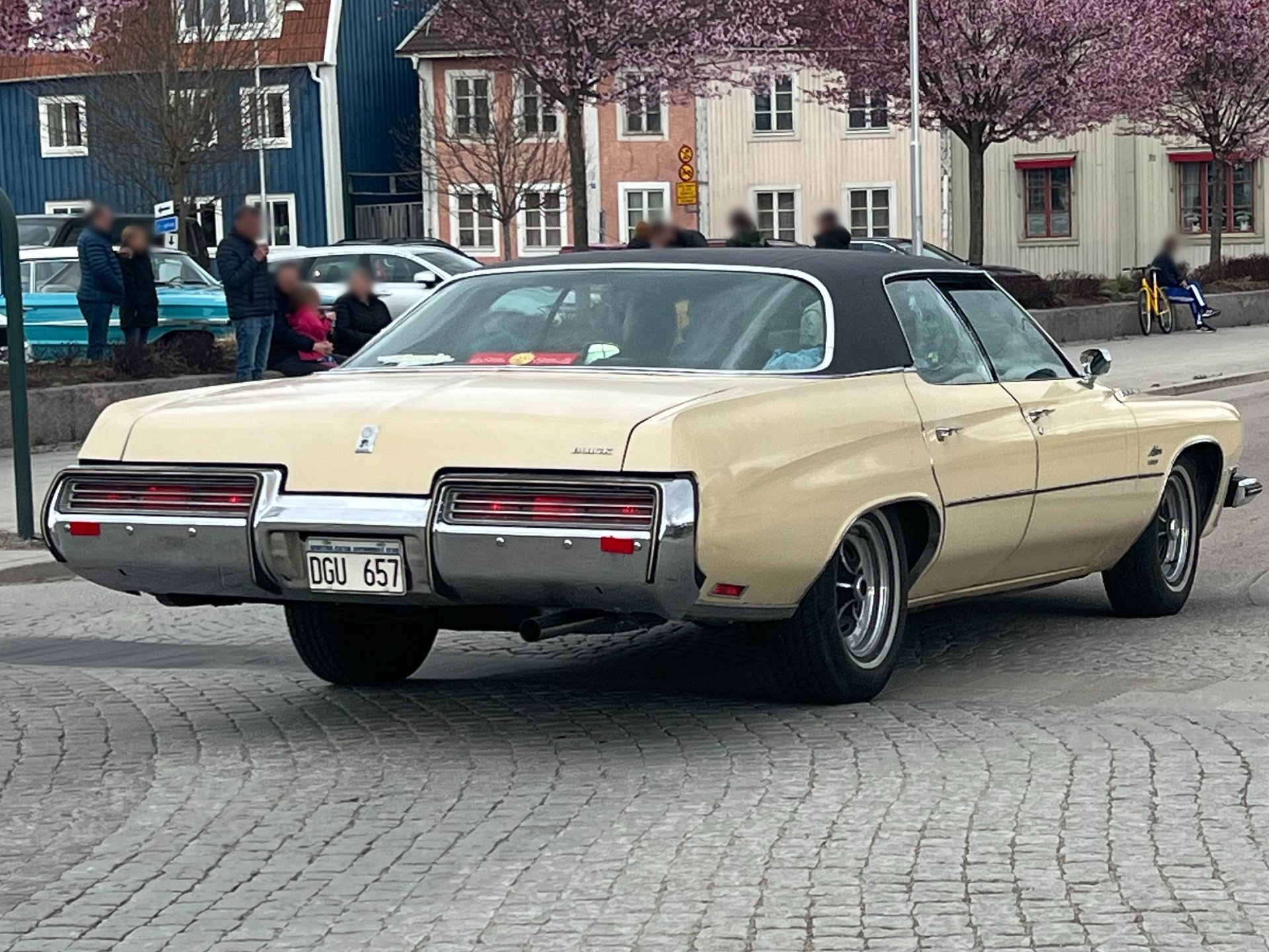DGU 657, Buick LeSabre 4th gen 1973 4-door Hardtop (4BL39/4BN39; B-body), 2nd facelift, 1972–1973