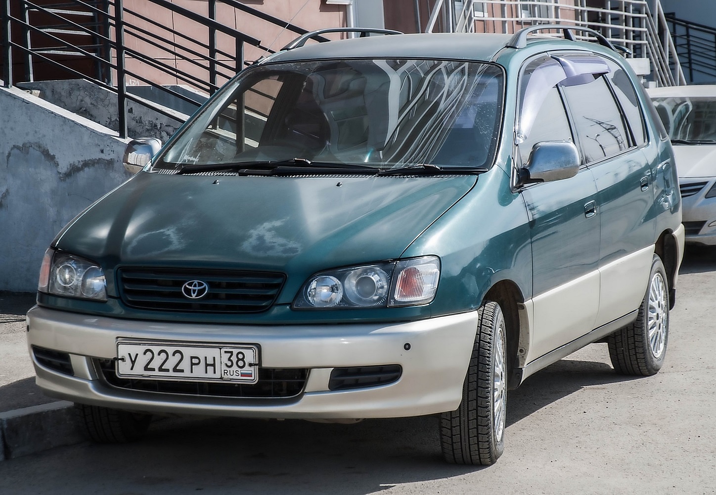 у 222 рн 38, Toyota Ipsum 1st gen (M10), 1996–2001