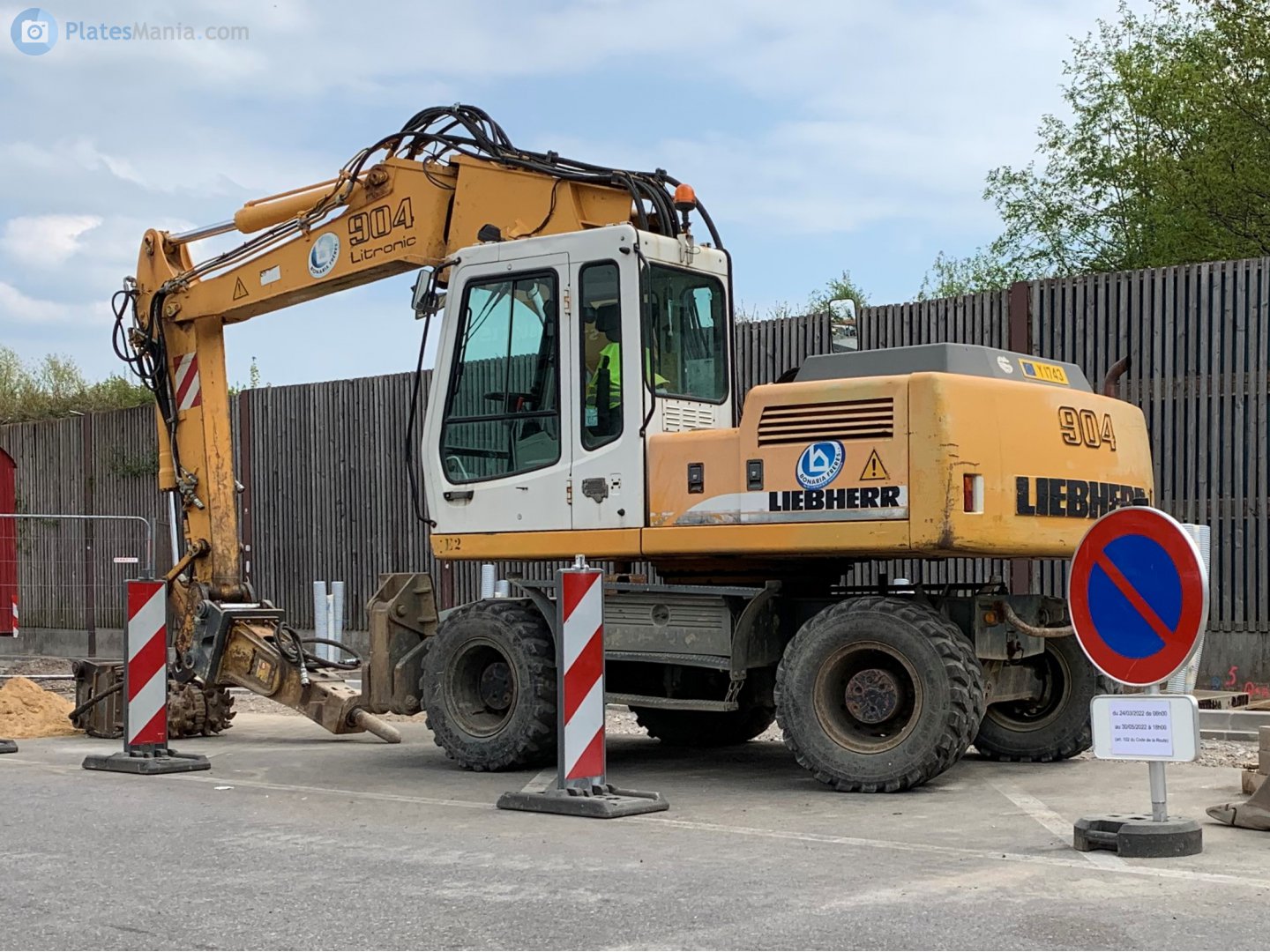 Y 1743, Liebherr A-Series 