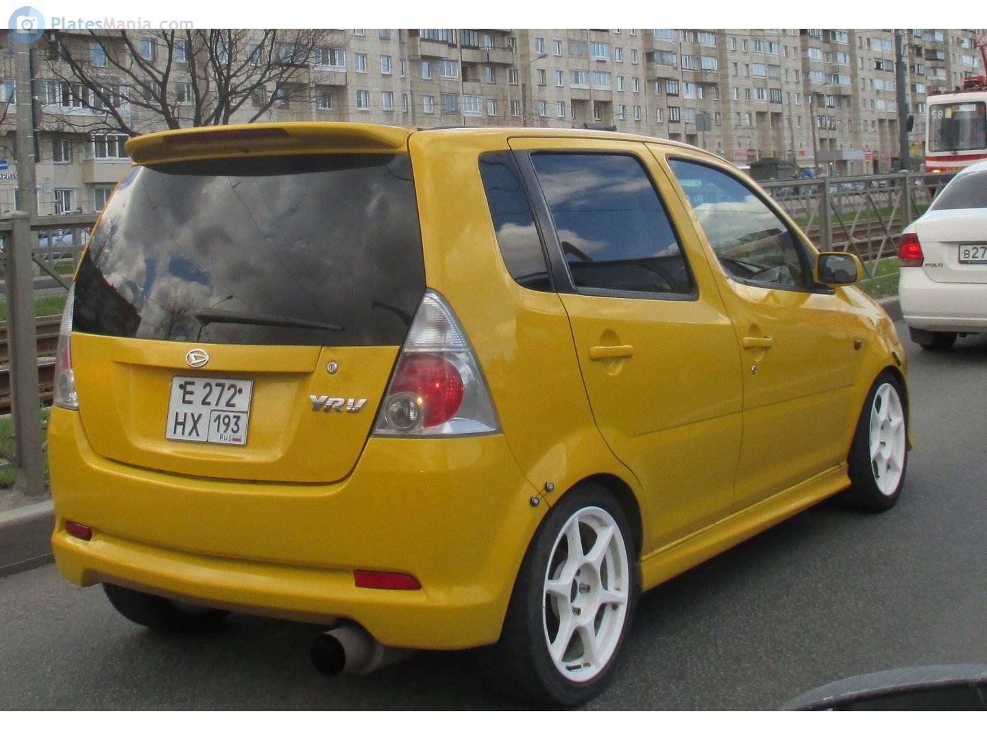 е 272 нх 193, Daihatsu YRV 1st gen (M200), 2000–2005