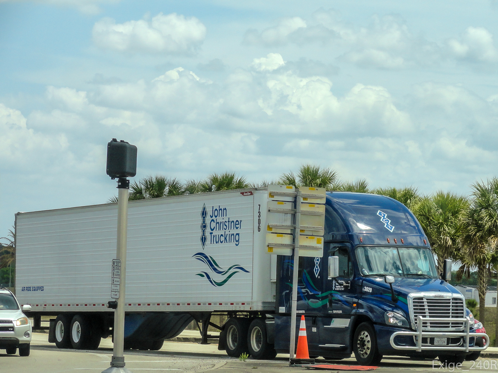 2XT724, Freightliner Cascadia 1st gen Cascadia (2007–2013) / 2nd gen Cascadia Evolution (2012–2018)