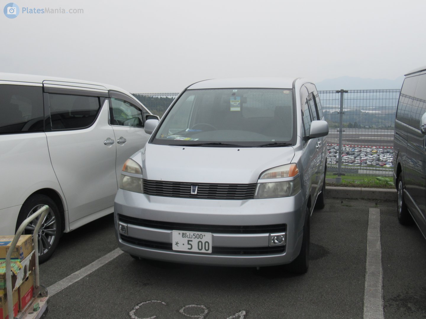 郡山 500 そ 500, Toyota Voxy 1st gen (R60), 2001–2007