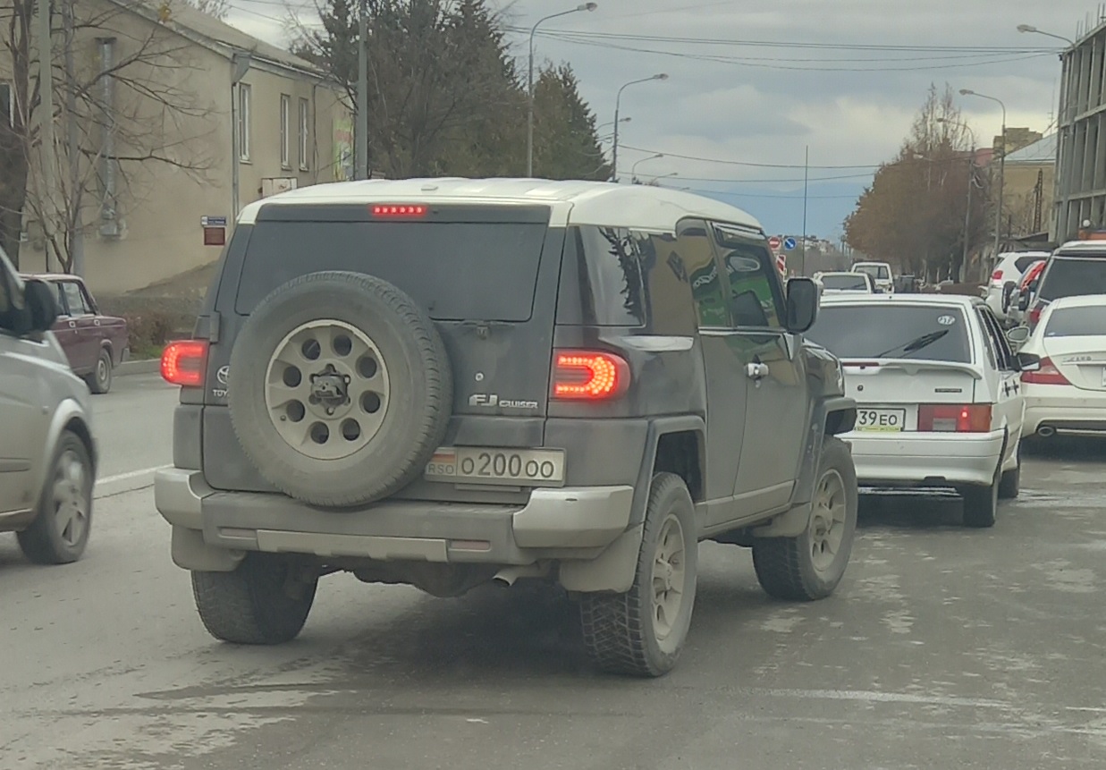 о 200 оо, Toyota FJ Cruiser 1st gen (XJ10), 2006–2022