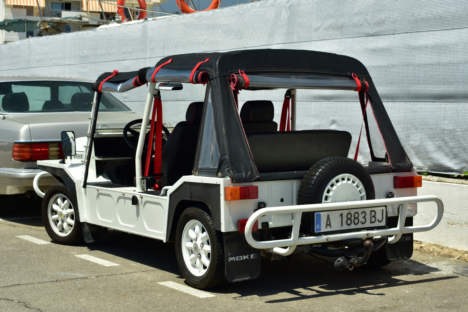 A 1883 BJ, MINI Moke 