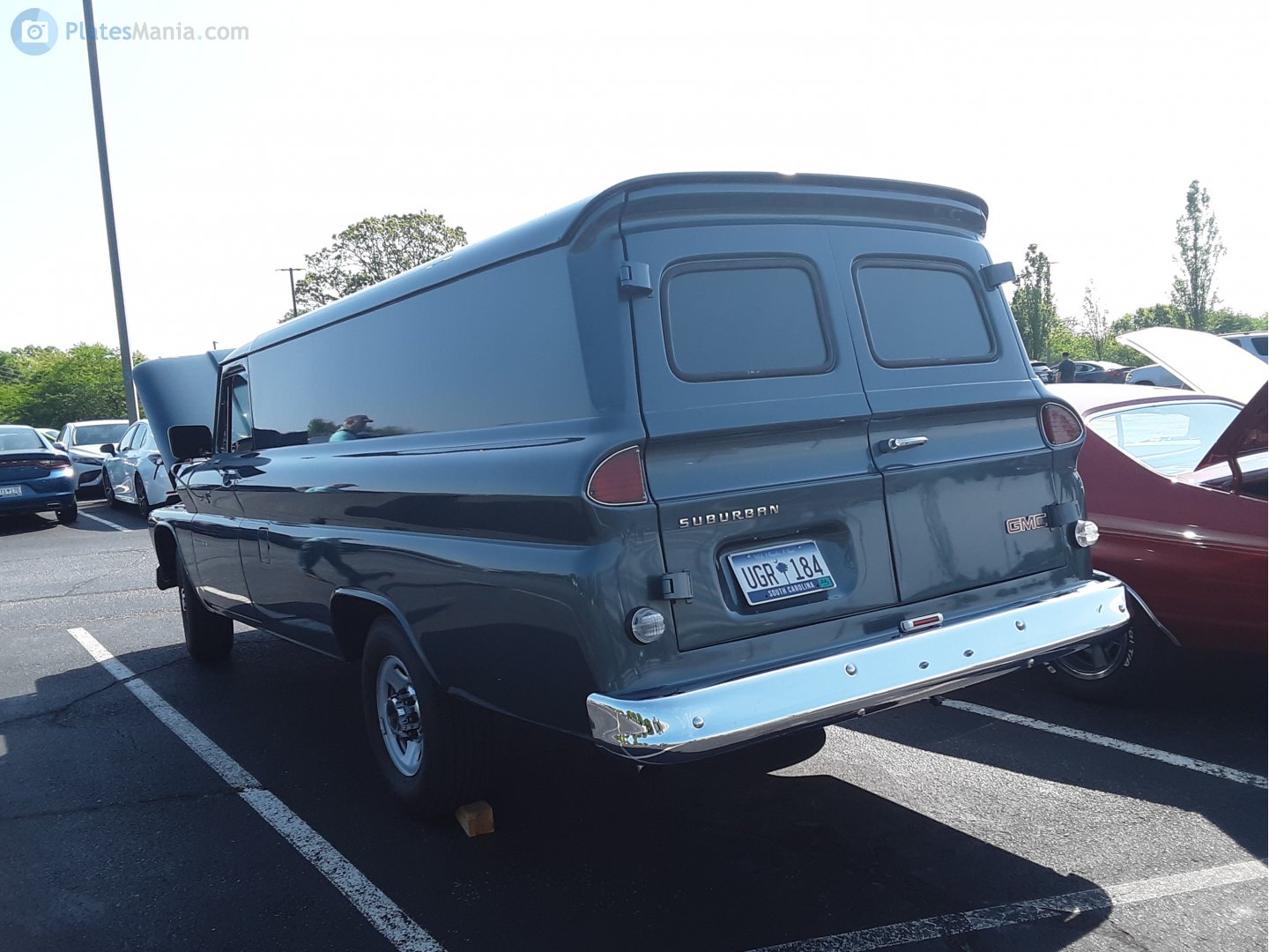 UGR 184, GMC Suburban 6th gen, 1966–1972