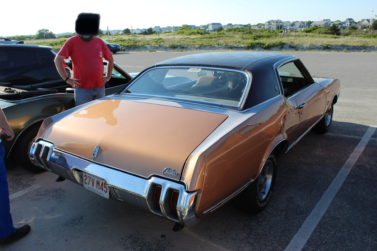 27V M45, Oldsmobile Cutlass 3rd gen 1970 Supreme Holiday Hardtop Coupe (57), 2nd facelift, 1969–1970