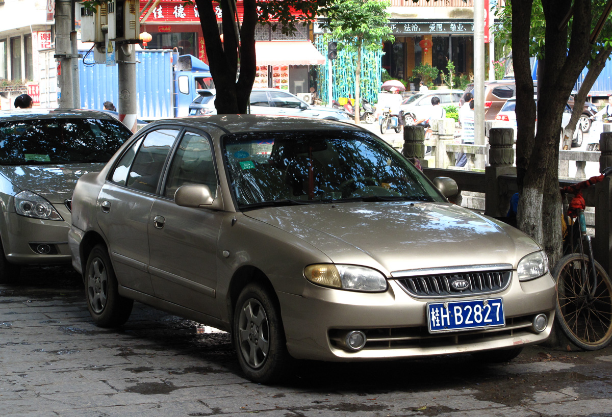 桂H·B2827, Kia Qianlima 1st gen (X3; CN-market), facelift, 2005–2006