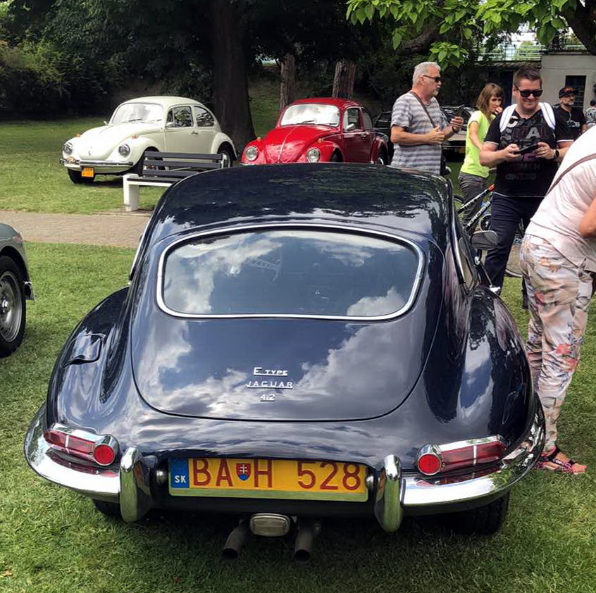 BA H 528, Jaguar E-Type 