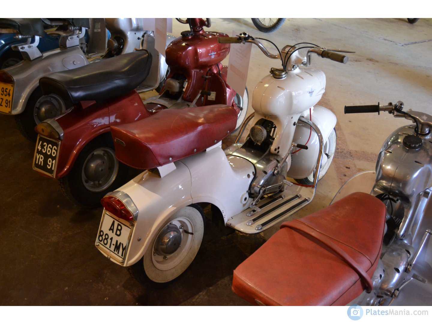 AB-881-MY, Rumi Formichino 