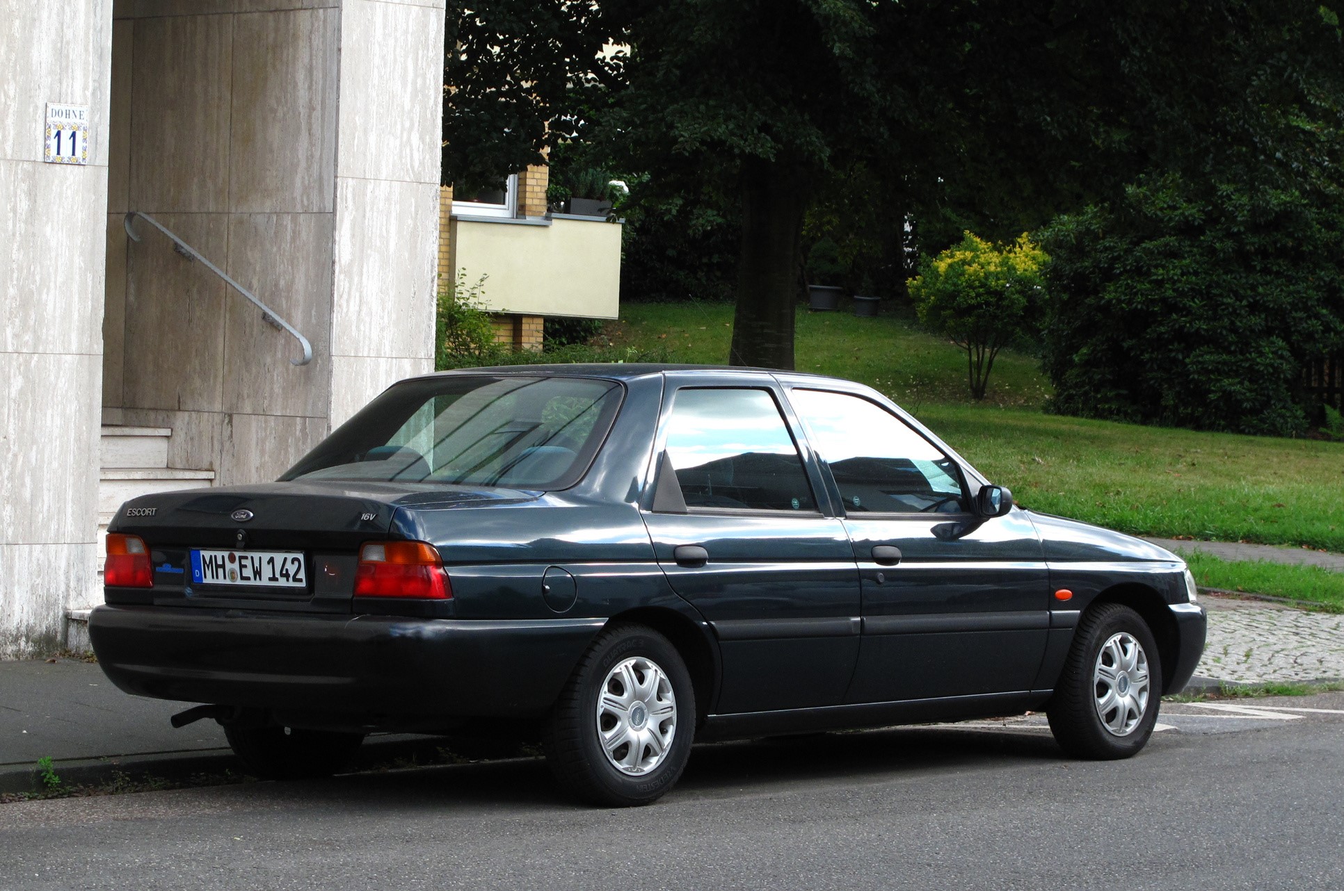 MH EW 142, Ford Escort 6th gen Sedan (AFL; Global-market), 1995–1998 (–2003 for LATAM-market)