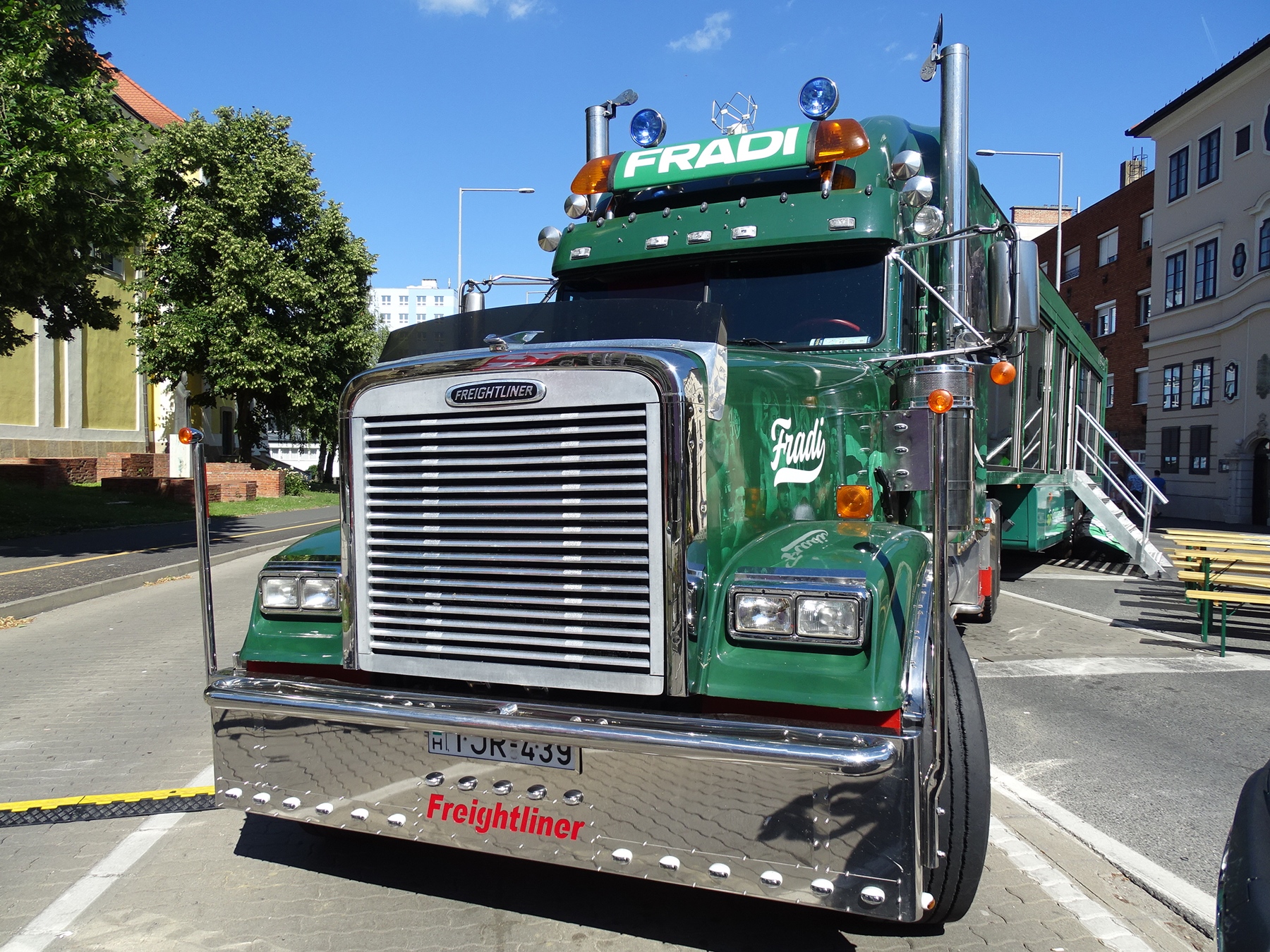 IJR-439, Freightliner FLD Classic, 1991–2009