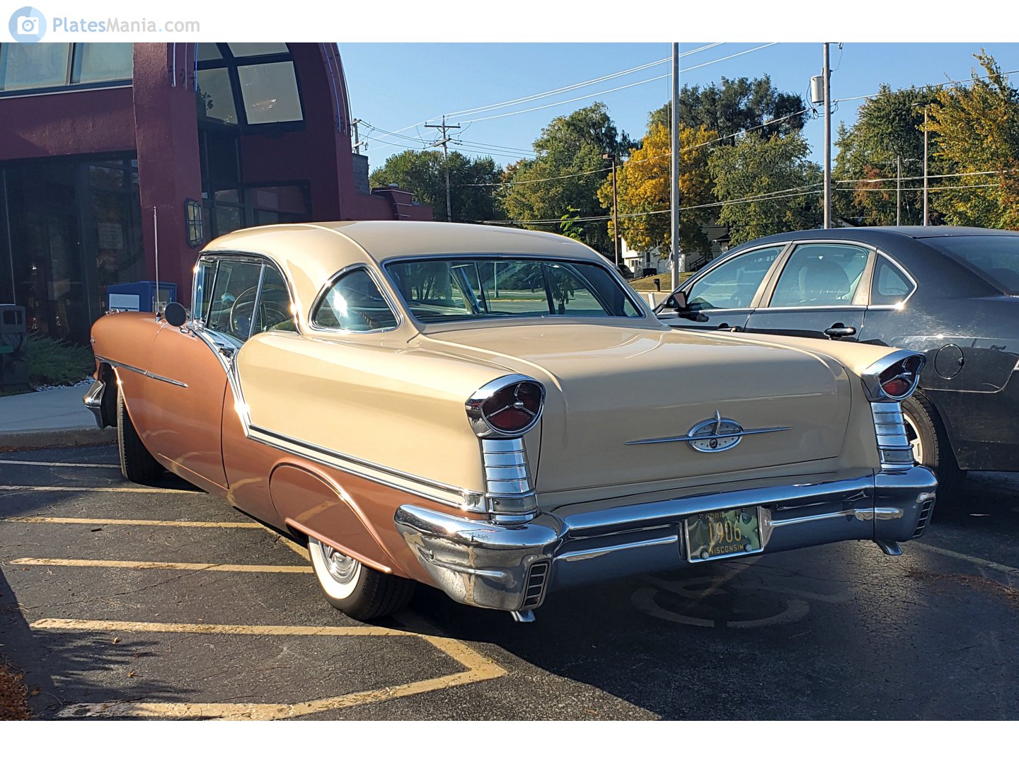1906, Oldsmobile 88 3rd gen 1957 2-door Hardtop (3637; B-body), 1956–1957