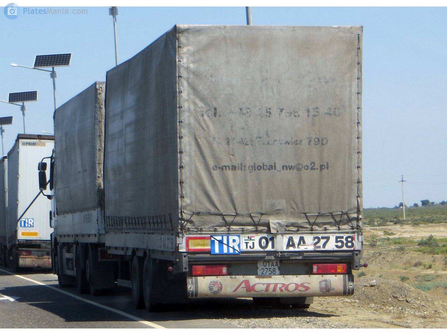 01AA 2758, Trailers (2009) 