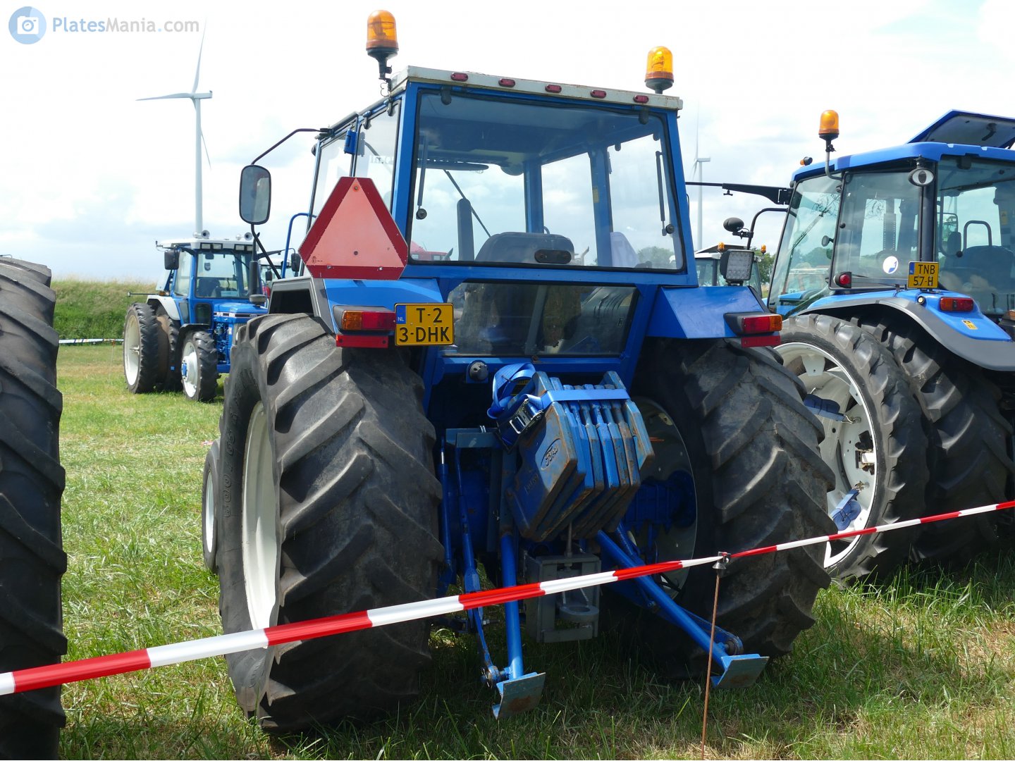 T-23-DHK, Ford 4000-Series 