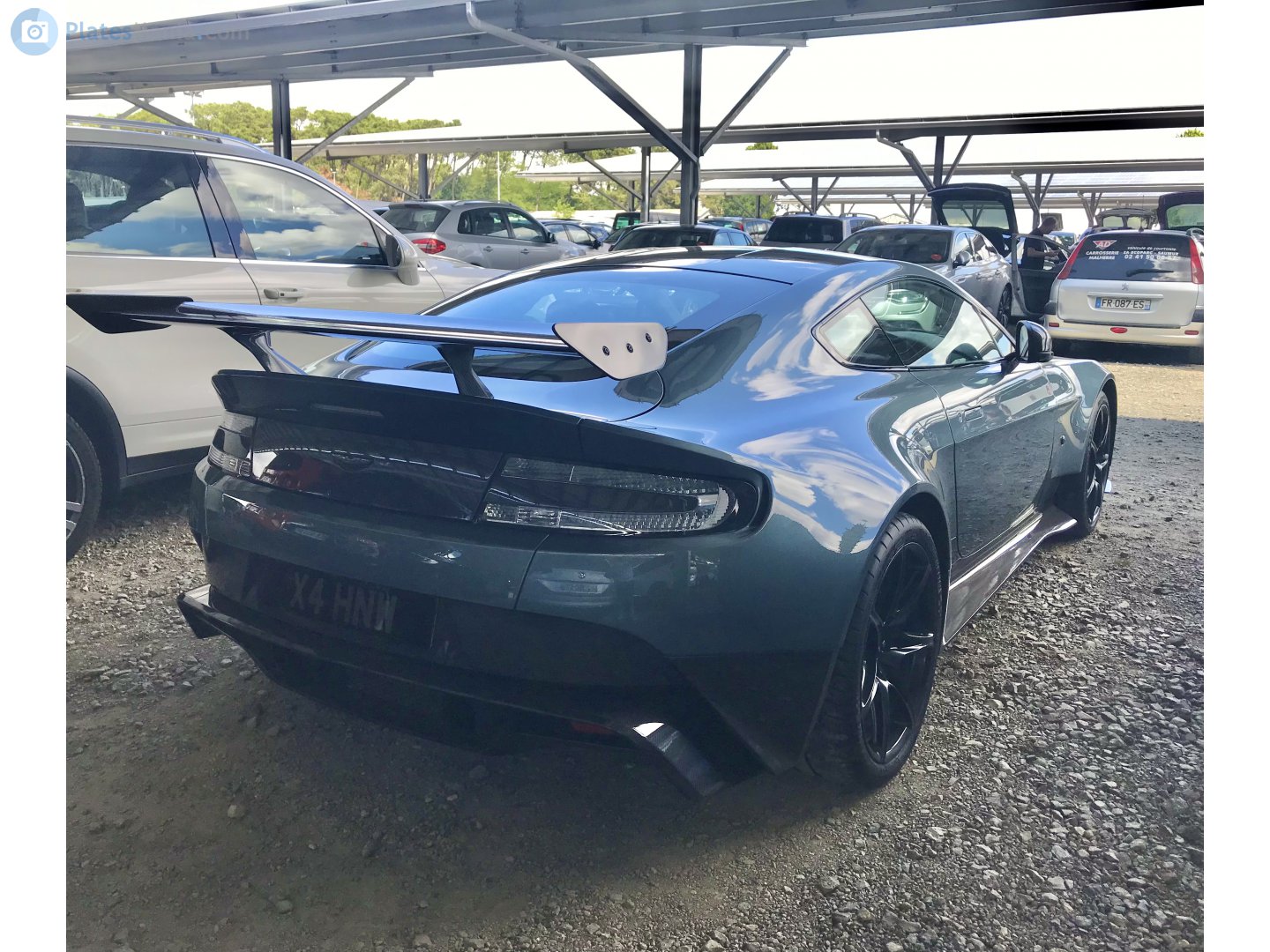 X4HNW, Aston Martin V8 Vantage 