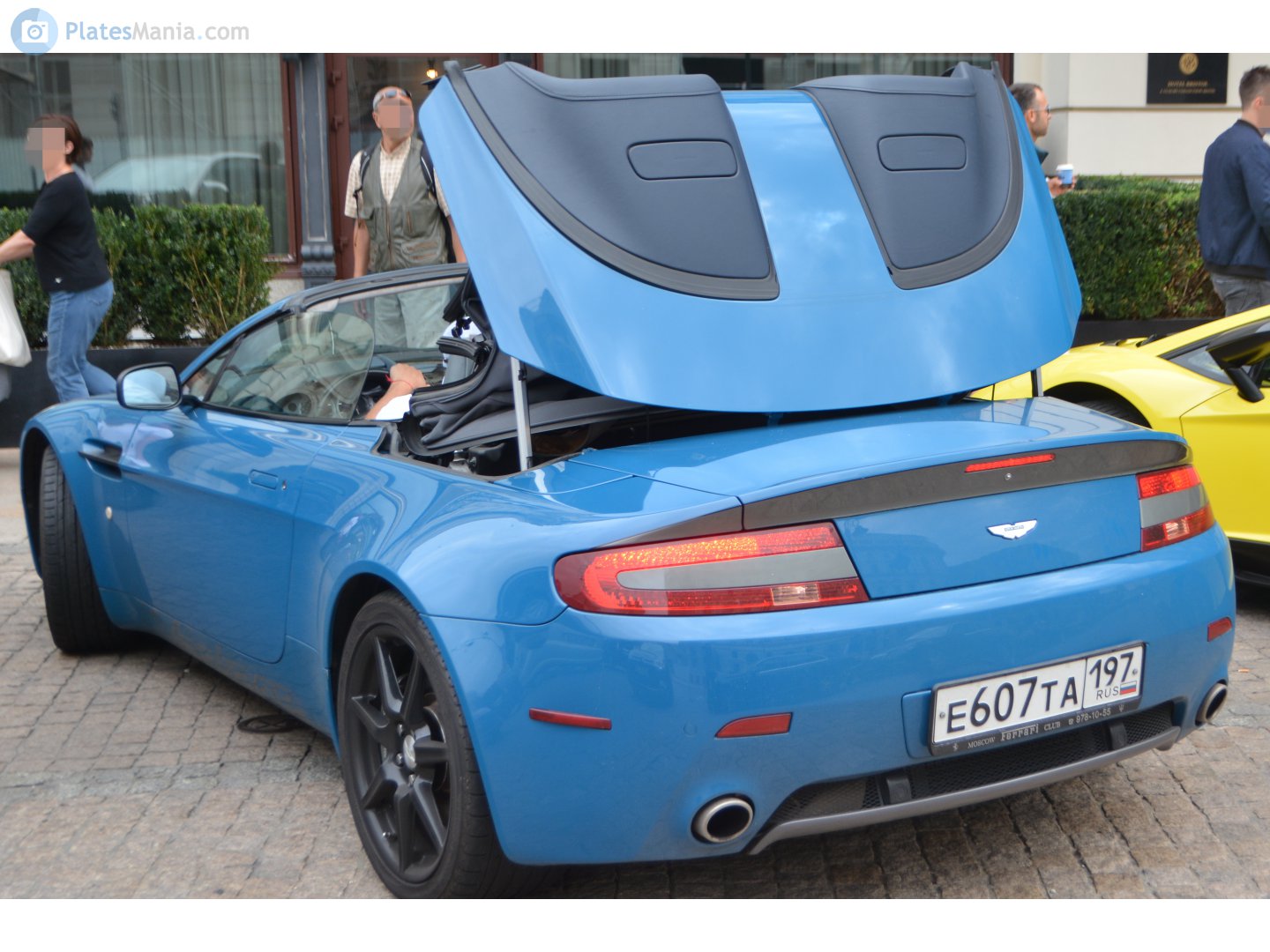 е 607 та 197, Aston Martin V8 Vantage 