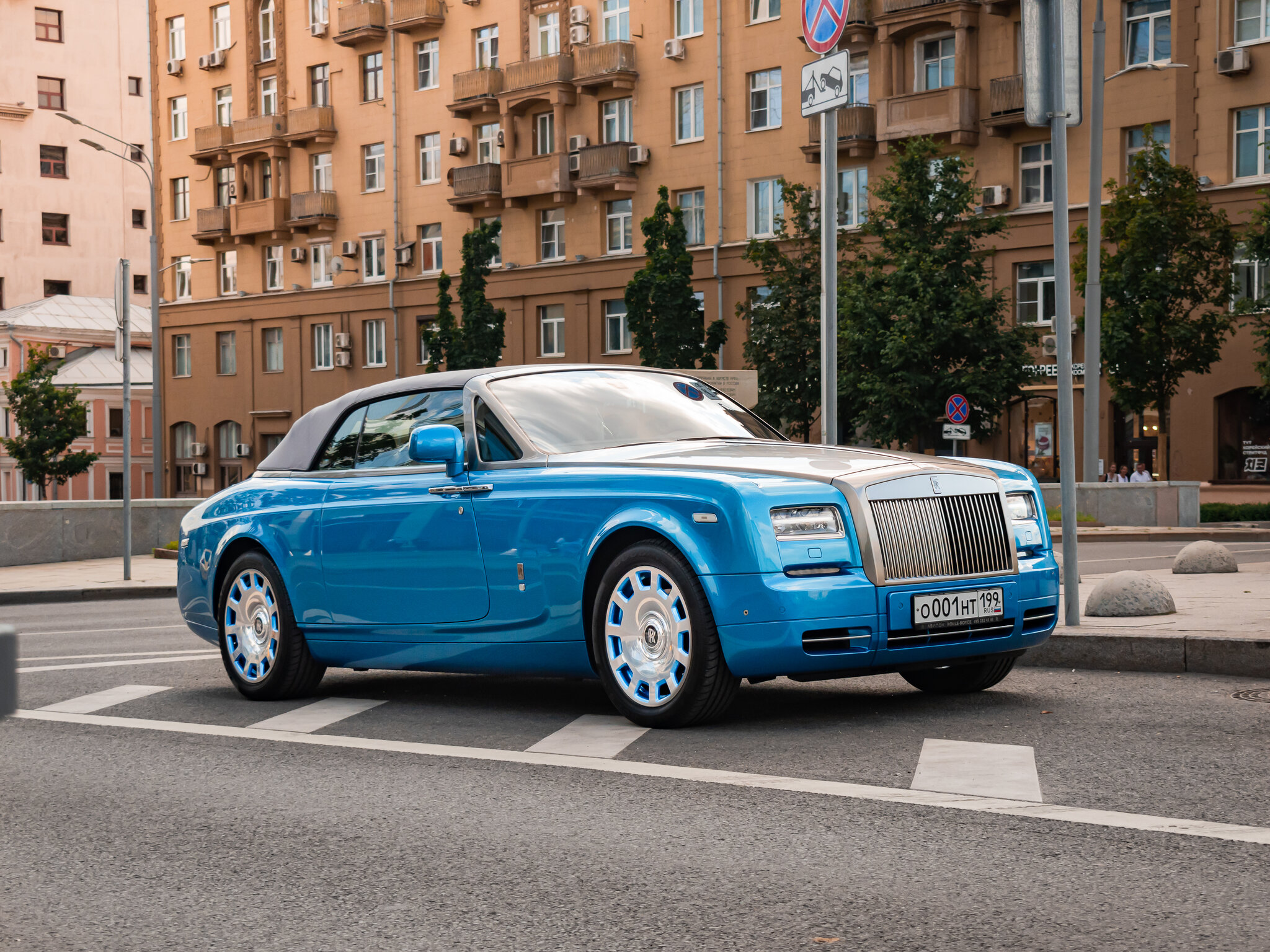 о 001 нт 199, Rolls-Royce Phantom Drophead Coupé 