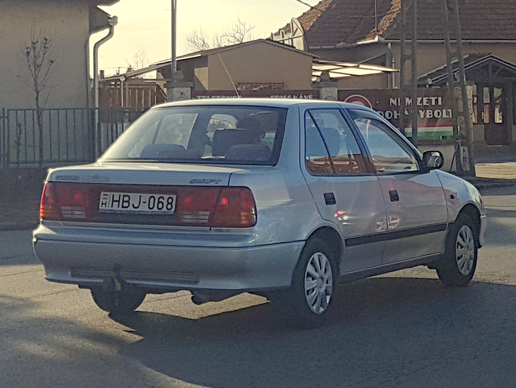 HBJ-068, Suzuki Swift 2nd gen Sedan (SF), facelift, 1996–2004