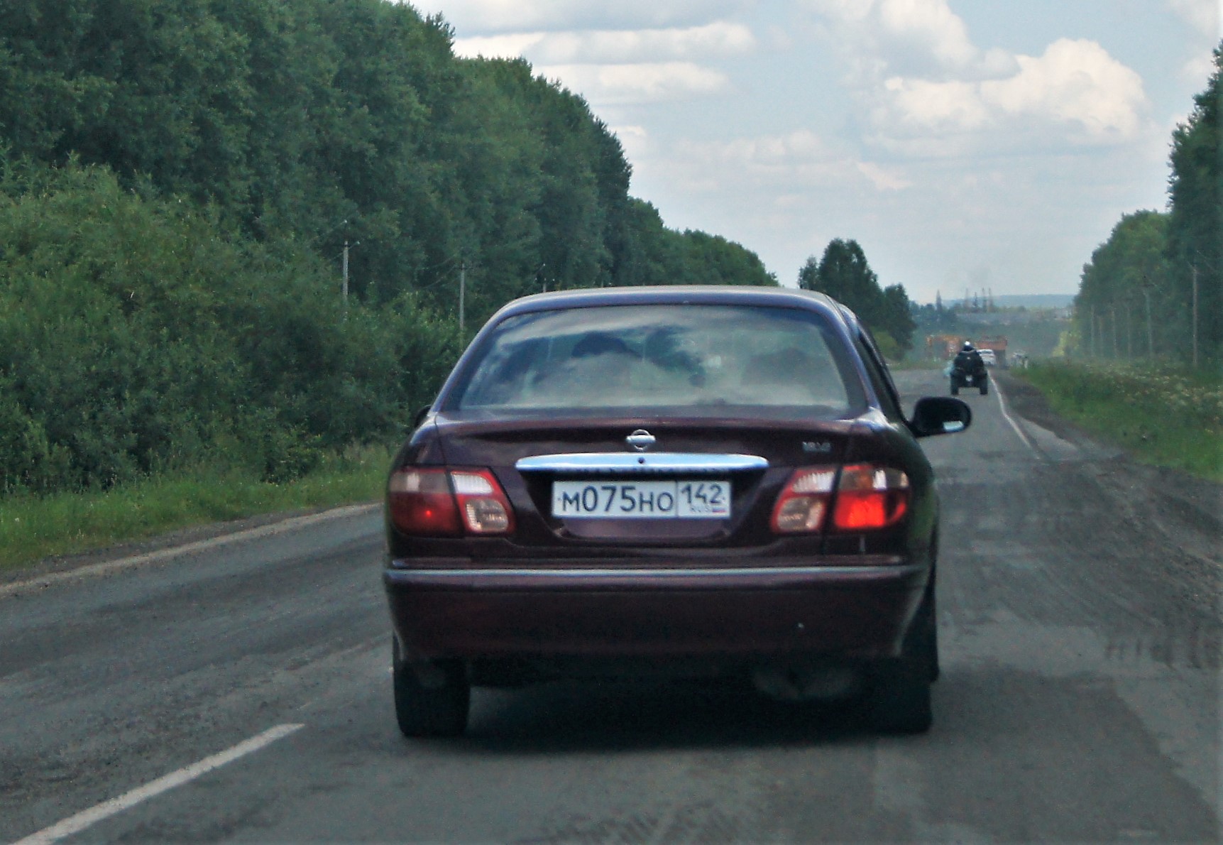 м 075 но 142, Nissan Bluebird Sylphy 1st gen (G10), 2000–2005