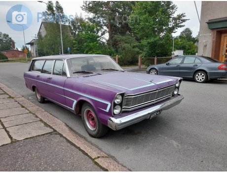 ARR-41, Ford Country Sedan