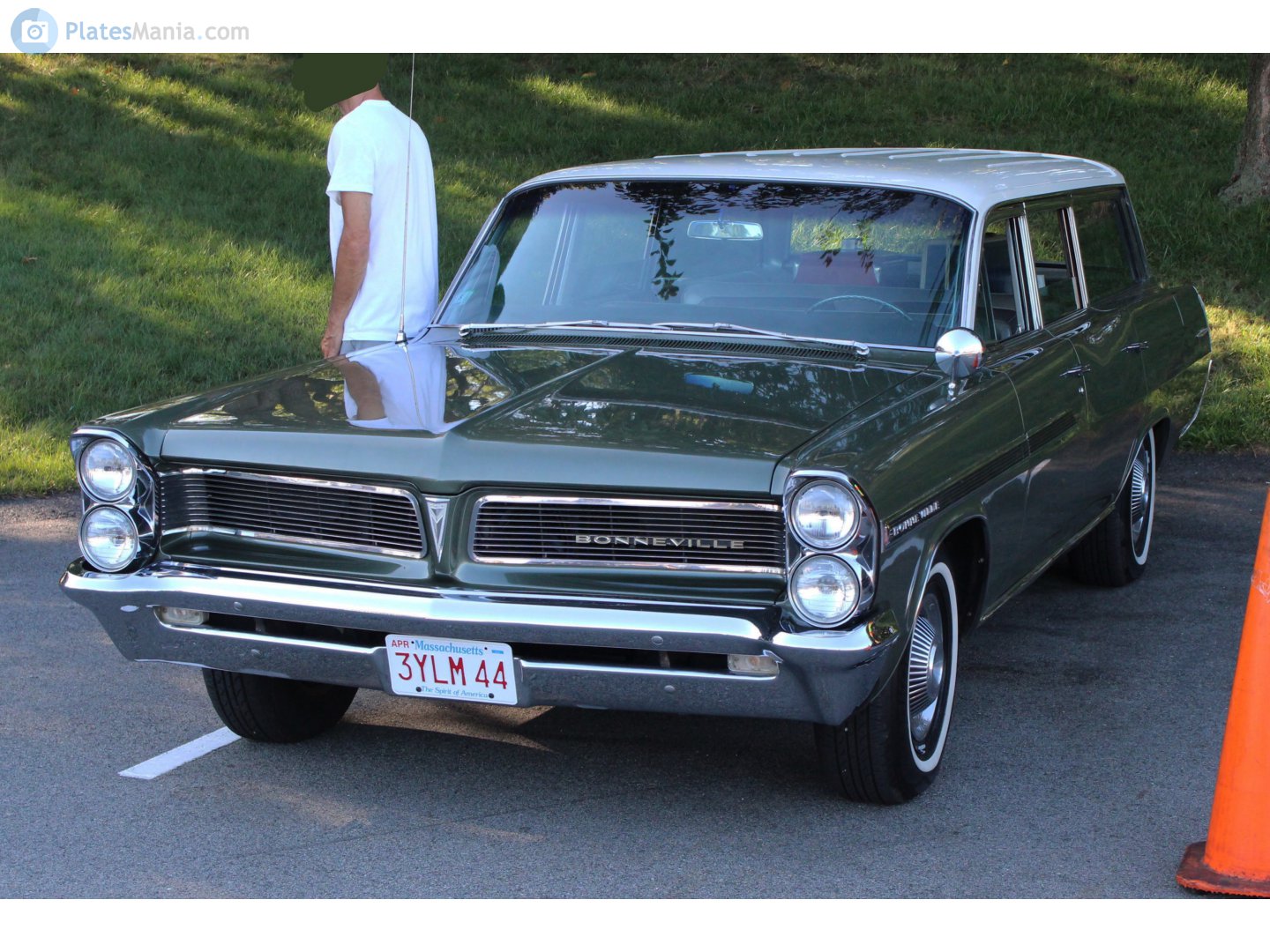3YLM 44, Pontiac Bonneville 3rd gen 1963 5-door Station Wagon (2835; B-body), 2nd facelift, 1962–1963